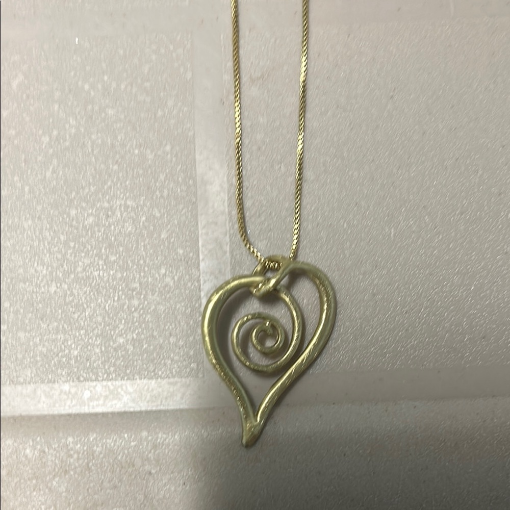 New Elegant Gold Tone Heart Pendant Necklace